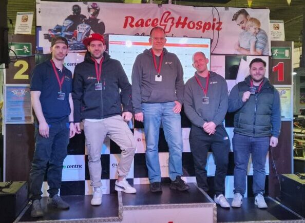 Das gesamte Team von oso precision beim Race4Hospiz in Essen. Im Team oso precision 1 fuhren: Christian Böhm, Matthias Hecker, Christoph Di Maria, Rocco Paura und Marc Aude.  Das Team oso precision 2 bestand aus: Hasan Hatipoglu, Andreas Barthelmie, Lukas Potempa, Alessandro Ventimiglia und Marcin Federowicz.
